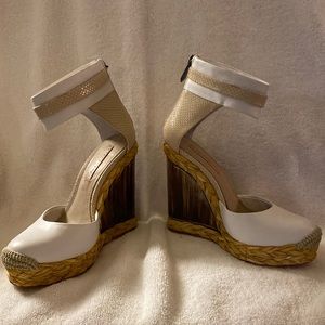 Barely worn BCBG MAXAZRIA wedge platforms size 5.5